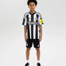 NEWCASTLE I 25/26 CONJUNTO INFANTIL