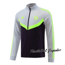 Chándal Bayern Munich, Chándal Adidas Bayern Munich, Ropa deportiva Bayern Munich, Chándal de fútbol Bayern Munich, Chándal gris y negro Bayern Munich, Chándal Adidas AEROREADY, Chándal Adidas Bayern Munich, Ropa de fútbol Bayern Munich, Chándal deportivo Bayern Munich, Chándal Adidas Bayern Munich gris.