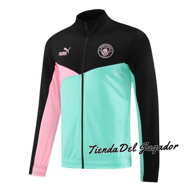 Chándal Manchester City, Chándal Puma Manchester City, Chándal Manchester City negro, Chándal Manchester City 2025, Chándal Puma con detalles rosas, Chándal Manchester City con escudo, Chándal Manchester City para entrenar, Chándal Puma Manchester City 24/25, Ropa deportiva Manchester City, Chándal Manchester City 24/25 verde, Chándal de fútbol Manchester City, Chándal Puma Manchester City 24/25 negro, Chándal deportivo Manchester City, Chándal Manchester City Puma 2025, Chándal con detalles verdes y rosas.