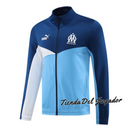 chándal Puma Olympique de Marseille 24/25, chándal Olympique de Marseille 2024, chándal Puma azul, ropa deportiva Olympique de Marseille, chándal fútbol Puma, chándal oficial Olympique de Marseille, chándal Puma 2024, ropa deportiva Puma, chándal Puma original, chándal con logo Olympique de Marseille, chándal azul Puma, chándal deportivo Olympique de Marseille, ropa deportiva fútbol, chándal Puma con pantalón, chándal Olympique de Marseille azul.
