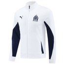 chándal Puma Olympique de Marseille 24/25, chándal blanco Olympique de Marseille, chándal Puma Olympique de Marseille, ropa deportiva Puma, chándal oficial Olympique de Marseille, chándal fútbol Puma, ropa deportiva blanca Puma, chándal con logo Olympique de Marseille, chándal fútbol blanco, chándal Puma 2024, chándal con detalles azules y oro, chándal Puma original, chándal deportivo Olympique de Marseille, ropa de fútbol Olympique de Marseille, chándal Puma para hombre, chándal Puma para mujer.