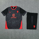 Conjunto entrenamiento hombre AC Milan temporada 2025 2026 oficial negro camiseta y pantalón técnica transpirable pro serie a kit milanello.