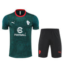 Conjunto entrenamiento hombre AC Milan temporada 2025 2026 oficial verde camiseta y pantalón negro técnica transpirable pro serie a kit.