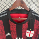 Camiseta hombre retro AC Milan primera equipación temporada 2015 2016 franjas rojas y negras calidad 1.1 oficial, AC Milan Retro, Camiseta Milan 15/16, Camiseta clásica Milan, Ropa retro fútbol Italia, Calidad 1.1 Rossonero, Tienda Hincha Futbolero, San Siro, Bacca Retro, Bloke Core Milan, Camisetas antiguas 2026.