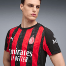 Camiseta hombre AC Milan temporada 2025 2026 primera equipación local versión jugador auténtica rayas rojas y negras calidad 1.1 oficial, AC Milan 2025, Camiseta Milan jugador, Milan Authentic 25/26, Camiseta local Milan, Camiseta barata AC Milan, Calidad 1.1 Milan, Serie A 2026, Tienda Hincha Futbolero, Rossoneri, Bloke Core Italia.