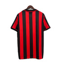 Camiseta hombre retro AC Milan primera equipación temporada 1997 1998 franjas rojas y negras calidad 1.1 oficial, AC Milan Retro, Camiseta Milan 97/98, Camiseta clásica Milan, Ropa retro fútbol Italia, Calidad 1.1 Rossonero, Tienda Hincha Futbolero, San Siro, Maldini Retro, Bloke Core Milan, Camisetas antiguas 90s.
