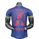 Camiseta hombre Ajax Bob Marley edición especial azul versión jugador temporada 2025 2026 calidad 1.1 oficial, Ajax Bob Marley azul, Camiseta Ajax 2025 jugador, Camiseta Ajax Three Little Birds azul, Camiseta especial Ajax hombre, Calidad 1.1 Ajax, Tienda Hincha Futbolero, Eredivisie 2026, Bloke Core Ajax, Regalo hombre Bob Marley, Jersey Ajax Marley authentic azul.