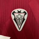 Camiseta hombre retro Albacete Balompié segunda equipación roja temporada 1994 1995 calidad 1.1 oficial, Albacete retro 1994, Camiseta Albacete roja, Camiseta antigua Albacete, Jersey Albacete vintage 94/95, Calidad 1.1 Albacete, Tienda Hincha Futbolero, La Liga clásica, Bloke Core Albacete, Regalo fútbol hombre Albacete, Camiseta Queso Mecánico retro.