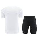 Alemania 2026 entrenamiento, Conjunto hombre Alemania, Camiseta blanca Alemania, Pantalón negro Alemania, Ropa oficial Alemania DFB, Kit entrenamiento fútbol hombre, Regalo fútbol hombre Alemania, Equipación Die Mannschaft, Comprar conjunto barato, Tienda Hincha Futbolero.