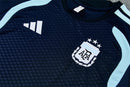 Conjunto hombre entrenamiento Selección Argentina temporada 2026 2027 camiseta y pantalón corto azul marino oficial 3 estrellas fútbol técnica transpirable mundial navy.