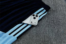 Conjunto hombre entrenamiento Selección Argentina temporada 2026 2027 camiseta blanca y pantalón corto azul marino oficial 3 estrellas fútbol técnica transpirable mundial.