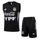 Conjunto hombre entrenamiento selección Argentina temporada 2025 2026 camiseta sin mangas negra pantalón corto negro técnica transpirable mundial 3 estrellas dark edition.