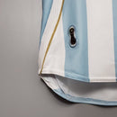 Camiseta oficial de la selección de Argentina primera equipación temporada 2006 2007 color albiceleste retro para hombre de Tienda Hincha Futbolero, Camiseta Argentina retro, Argentina 2006/07, Ropa Argentina vintage, Comprar camiseta Argentina albiceleste, AFA, Camisetas fútbol retro, Retro Argentina 2007, Colección selección argentina, Fútbol años 2000.