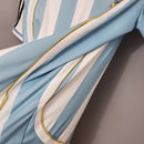 Camiseta oficial de la selección de Argentina primera equipación temporada 2006 2007 color albiceleste retro para hombre de Tienda Hincha Futbolero, Camiseta Argentina retro, Argentina 2006/07, Ropa Argentina vintage, Comprar camiseta Argentina albiceleste, AFA, Camisetas fútbol retro, Retro Argentina 2007, Colección selección argentina, Fútbol años 2000.