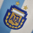 Camiseta oficial de la selección de Argentina primera equipación temporada 2010 2011 retro para hombre de Tienda Hincha Futbolero, Camiseta Argentina retro, Argentina 10/11, Ropa Argentina vintage, Comprar camiseta Argentina antigua, Albiceleste, AFA, Camisetas fútbol retro, Retro Argentina 2010, Colección selección argentina.