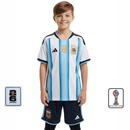 Conjunto infantil primera equipación selección Argentina con parches mundial camiseta azul y blanca pantalón negro temporada 2025 2026 calidad 1.1 oficial, Argentina infantil 2025, Conjunto niño Argentina con parches, Ropa selección argentina niños mundial, Equipación Argentina junior 25/26, Calidad 1.1 infantil, Tienda Hincha Futbolero, Regalo niño Argentina fútbol, Camiseta Argentina niño 3 estrellas, Argentina Kids Home Kit.