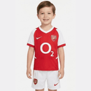 Conjunto infantil retro Arsenal FC 2002 2004 primera equipación roja y blanca calidad 1.1 premium época Henry los invencibles oficial, Arsenal infantil retro, Conjunto niño Arsenal 2004 rojo, Ropa Arsenal FC niños retro, Equipación Arsenal junior 02/04, Calidad 1.1 infantil, Tienda Hincha Futbolero, Regalo niño Arsenal fútbol, Camiseta roja Arsenal niño retro, Arsenal Kids Retro Invincibles.