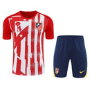Conjunto hombre entrenamiento Atlético de Madrid temporada 2025 2026 camiseta roja y blanca pantalón azul marino calidad 1.1 premium Tienda Hincha Futbolero. Atleti 2025, Atlético de Madrid 2026, Conjunto Atleti, Entrenamiento Atleti rojo, Chándal Atleti azul, Ropa Atlético de Madrid, Calidad 1.1 Atleti, La Liga Training, Tienda Hincha Futbolero, Atleti Training Kit 25/26