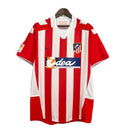 Atleti retro, Camiseta Atlético de Madrid 2002, Ropa vintage Atlético Madrid, Camiseta Centenario Atleti, Jersey histórico Atleti, Regalo fútbol hombre Madrid, Camiseta fútbol clásica, Equipación Atleti antigua, Atleti 2003 kit, Comprar camiseta retro barata.