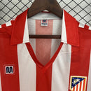 Atleti retro, Camiseta Atlético de Madrid 1982, Ropa vintage Atlético Madrid, Camiseta rojiblanca clásica, Jersey histórico Atleti, Regalo fútbol hombre Madrid, Camiseta fútbol antigua, Equipación Vicente Calderón, Atleti 80s kit, Comprar camiseta retro barata.