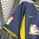 Atleti retro, Camiseta Atlético de Madrid 2002, Ropa vintage Atlético Madrid, Camiseta azul marino Atleti, Jersey histórico Atleti, Regalo fútbol hombre Madrid, Camiseta fútbol clásica, Equipación Atleti antigua, Atleti 2003 kit, Comprar camiseta retro barata.
