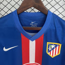 Atleti retro, Camiseta Atlético de Madrid 2010, Ropa vintage Atlético Madrid, Camiseta azul marino Atleti, Jersey histórico Atleti, Regalo fútbol hombre Madrid, Camiseta fútbol clásica, Equipación Atleti antigua, Atleti 2011 kit, Comprar camiseta retro barata.