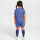 Conjunto infantil segunda equipación Atlético de Madrid camiseta y pantalón púrpura temporada 2025 2026 calidad 1.1 oficial, Atlético de Madrid infantil 2025, Conjunto niño Atleti púrpura, Ropa Atlético de Madrid niños, Equipación Atleti junior 25/26, Calidad 1.1 infantil, Tienda Hincha Futbolero, Regalo niño Atleti fútbol, Camiseta púrpura Atlético de Madrid niño, Atletico Kids Away Kit.