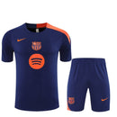 Conjunto hombre FC Barcelona entrenamiento 2025 2026 camiseta azul marino detalles naranja y pantalón corto oficial fútbol culé 25/26 transpirable pro.
