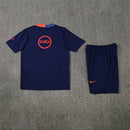 Conjunto hombre FC Barcelona entrenamiento 2025 2026 camiseta azul marino detalles naranja y pantalón corto oficial fútbol culé 25/26 transpirable pro.