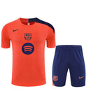 Conjunto hombre FC Barcelona entrenamiento 2025 2026 camiseta naranja detalles azul y pantalón corto azul marino oficial fútbol culé 25/26 transpirable pro.