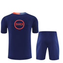 Conjunto hombre FC Barcelona entrenamiento 2025 2026 camiseta azul marino detalles naranja y pantalón corto oficial fútbol culé 25/26 transpirable pro.