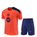 Conjunto hombre FC Barcelona entrenamiento 2025 2026 camiseta naranja detalles azul y pantalón corto azul marino oficial fútbol culé 25/26 transpirable pro.