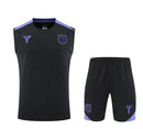 Conjunto hombre FC Barcelona entrenamiento sin mangas edición especial Kobe Bryant 2025 2026 camiseta tirantes negra detalles morados y pantalón corto oficial fútbol culé 25/26.