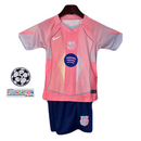 Conjunto infantil FC Barcelona edición especial 2025 2026 niños kit completo camiseta rosa con parches de Champions League Foundations 5 y pantalón corto azul oficial fútbol niños culés 25/26.
