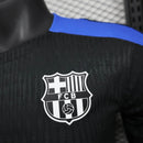 Camiseta entrenamiento hombre FC Barcelona temporada 2025 2026 negra versión jugador auténtica tejido técnico transpirable calidad 1.1 oficial, Barcelona 2025, Entrenamiento Barça negro, Barcelona training 25/26, Camiseta entrenamiento jugador Barça, Ropa barata Barcelona, Calidad 1.1 Barça, Entrenamiento Culé, Tienda Hincha Futbolero, FCB 2026, Bloke Core Negro