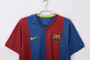 Camiseta oficial del FC Barcelona primera equipación temporada 2006 2007 retro para hombre de Tienda Hincha Futbolero, Camiseta Barcelona retro, Barça 06/07, Ropa Barcelona vintage, Comprar camiseta Barcelona antigua, Ronaldinho Barça, Culés, Blaugrana, Camisetas fútbol retro, Retro Barcelona 2007, Historia Barça, Colección Barça.