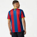 Camiseta oficial del FC Barcelona primera equipación temporada 2010 2011 retro para hombre de Tienda Hincha Futbolero, Camiseta Barcelona retro, Barça 10/11, Ropa Barcelona vintage, Comprar camiseta Barcelona antigua, Lionel Messi, Culés, Blaugrana, Camisetas fútbol retro, Retro Barcelona 2011, Champions League 2011, Colección Barça.