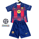 Conjunto infantil FC Barcelona primera equipación 2025 2026 niños kit completo camiseta azulgrana con parches de Champions League Foundations 5 y pantalón corto oficial fútbol niños culés 25/26.