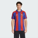 Camiseta oficial del FC Barcelona primera equipación temporada 1996 1997 retro para hombre de Tienda Hincha Futbolero, Camiseta Barcelona retro, Barça 96/97, Ropa Barcelona vintage, Comprar camiseta Barcelona antigua, Ronaldo Fenómeno, Culés, Blaugrana, Camisetas fútbol retro, Retro Barcelona 1997, Colección Barça, Fútbol años 90.
