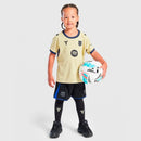 Conjunto infantil segunda equipación FC Barcelona camiseta beige y pantalón negro temporada 2025 2026 edición especial Kobe Bryant calidad 1.1 oficial, Barcelona infantil 2026, Conjunto niño Barça beige negro, Ropa Barcelona niños Kobe Bryant, Equipación Barça junior 25/26, Calidad 1.1 infantil, Tienda Hincha Futbolero, Regalo niño Barcelona fútbol, Camiseta beige Barcelona niño, Barca Kids Mamba Kit.