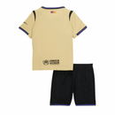 FC Barcelona 2026, Conjunto Barça infantil beige, Equipación niños Barcelona II, Camiseta Barça niño 2026 beige, Kit de fútbol junior Kobe Bryant, Regalo fútbol niños Barça, Ropa oficial FC Barcelona, Pantalón negro niño Barcelona, Comprar conjunto infantil barato, Tienda Hincha Futbolero.