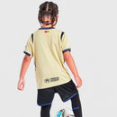 Conjunto infantil segunda equipación FC Barcelona camiseta beige y pantalón negro temporada 2025 2026 edición especial Kobe Bryant calidad 1.1 oficial, Barcelona infantil 2026, Conjunto niño Barça beige negro, Ropa Barcelona niños Kobe Bryant, Equipación Barça junior 25/26, Calidad 1.1 infantil, Tienda Hincha Futbolero, Regalo niño Barcelona fútbol, Camiseta beige Barcelona niño, Barca Kids Mamba Kit.