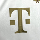 Camiseta hombre Bayern de Múnich edición especial 125 aniversario temporada 2025 2026 blanca y oro detalles dorados calidad 1.1 oficial, Bayern Munich 125 años, Camiseta Bayern blanca oro, Bayern aniversario 2025, Camiseta blanca especial Bayern, Camiseta barata Bayern Múnich, Calidad 1.1 Bayern, Bundesliga 2026, Tienda Hincha Futbolero, Mia San Mia, Bloke Core Blanco.