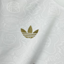 Camiseta hombre Bayern de Múnich edición especial 125 aniversario temporada 2025 2026 blanca y oro detalles dorados calidad 1.1 oficial, Bayern Munich 125 años, Camiseta Bayern blanca oro, Bayern aniversario 2025, Camiseta blanca especial Bayern, Camiseta barata Bayern Múnich, Calidad 1.1 Bayern, Bundesliga 2026, Tienda Hincha Futbolero, Mia San Mia, Bloke Core Blanco.