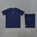 Conjunto de camiseta y pantalón corto Nike