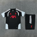 Conjunto Liverpool Entrenamiento 26/27 Camiseta y Pantalón Negro