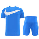 Conjunto de camiseta y pantalón corto Nike