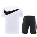 Conjunto de camiseta y pantalón corto Nike