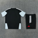 Conjunto Liverpool Entrenamiento 26/27 Camiseta y Pantalón Negro