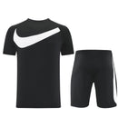 Conjunto de camiseta y pantalón corto Nike